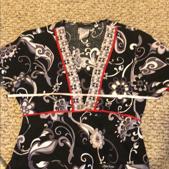 Super cute scrub top - Picture 2 of 3